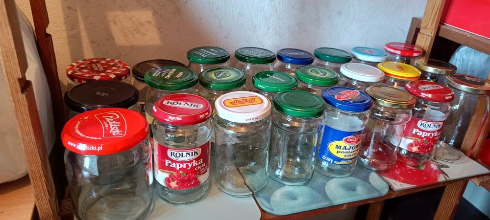 Słoiki szklane o różnej pojemności