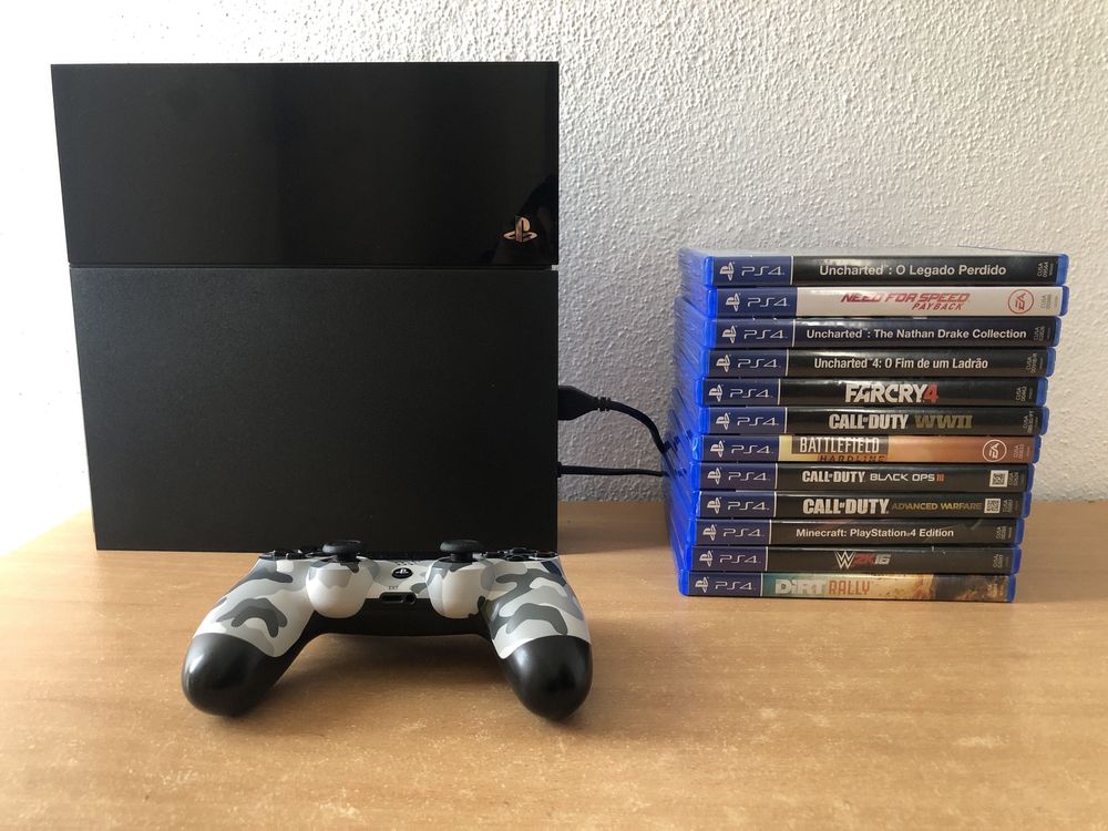 PS4 Standard Usado - 500 GB + comando + 108 jogos