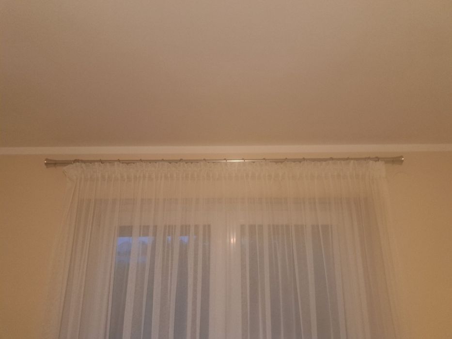 Karnisz zloty scienny