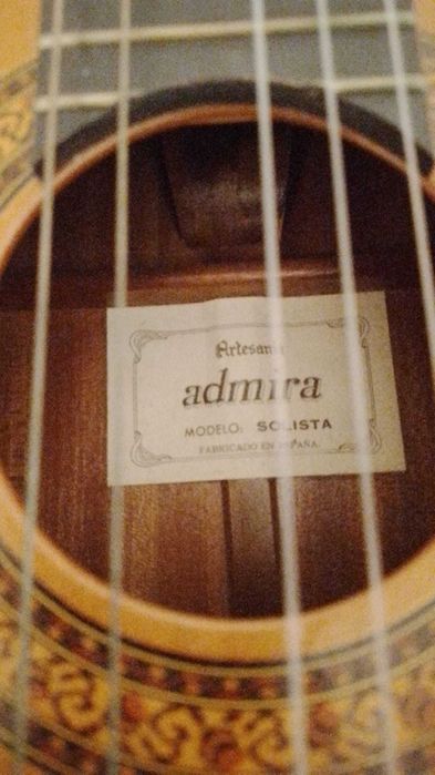 Guitarra Admira modelo solista