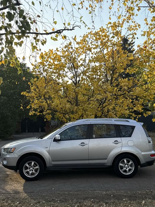 Mitsubishi Outlander 2011 ГОД 2.0 дизель полный привод