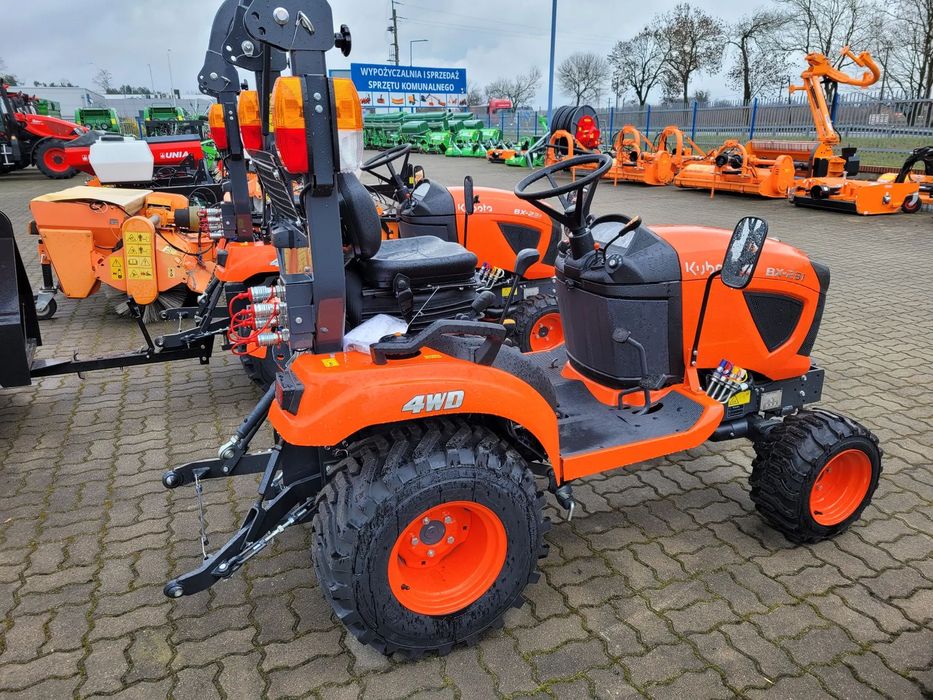 Kubota BX231  Mini traktor Kubota BX231 komunalny ogrodniczy, rolniczy