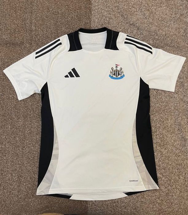 Футбольна джерсі Adidas Newcastle M-L 24/25 сезон, в новому стані