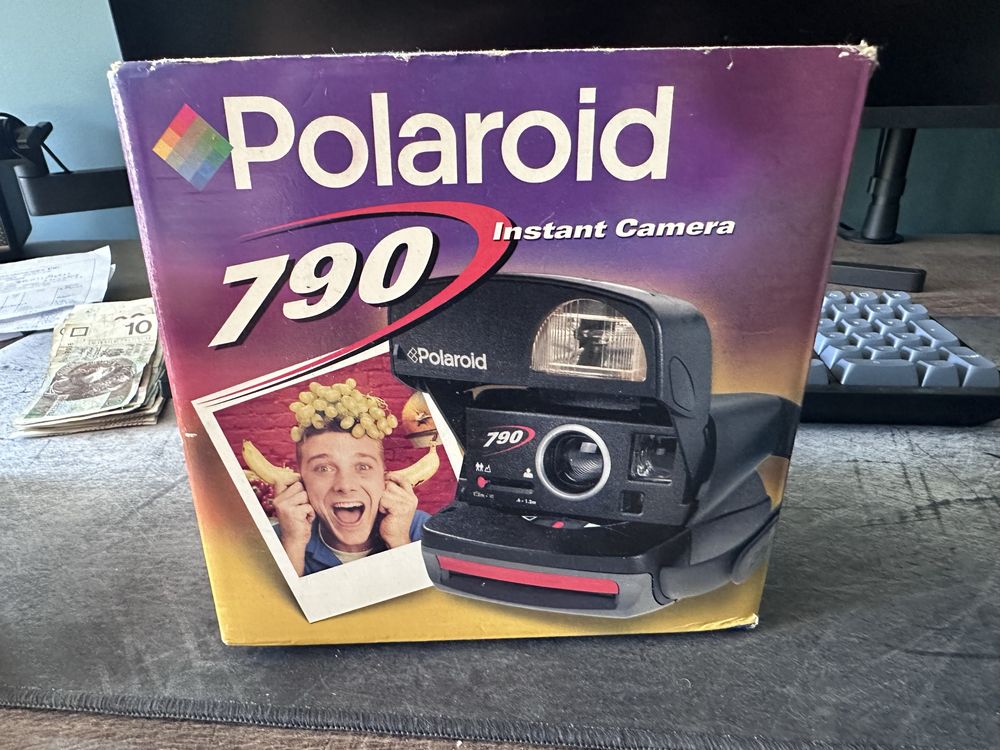 Polaroid 790 Instant Camera