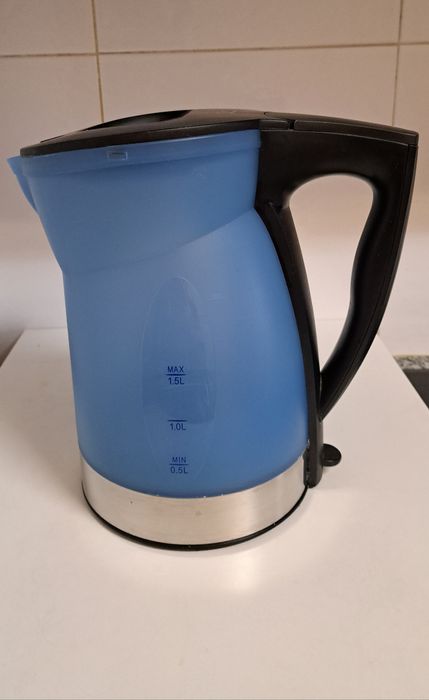 Chaleira Elétrica de 1,5L - Marca Jata Azul
Falta a  proteção do bica