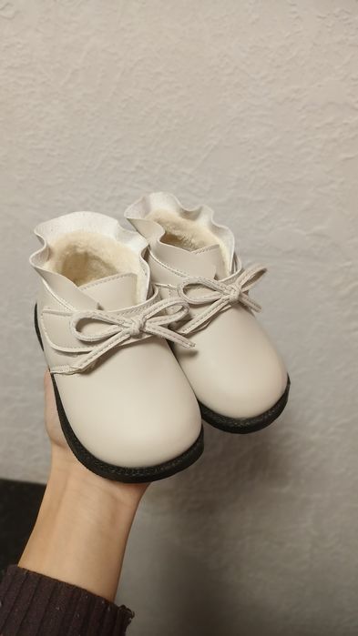 ПРОДАМ утеплені черевички на дівчинку