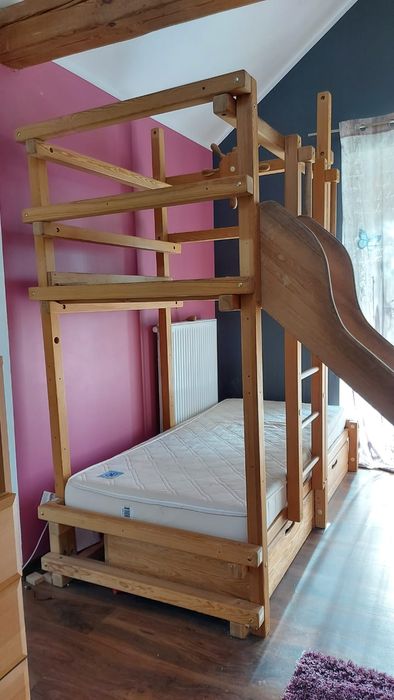 Łóżko lite drewniane ze zjeżdżalnią