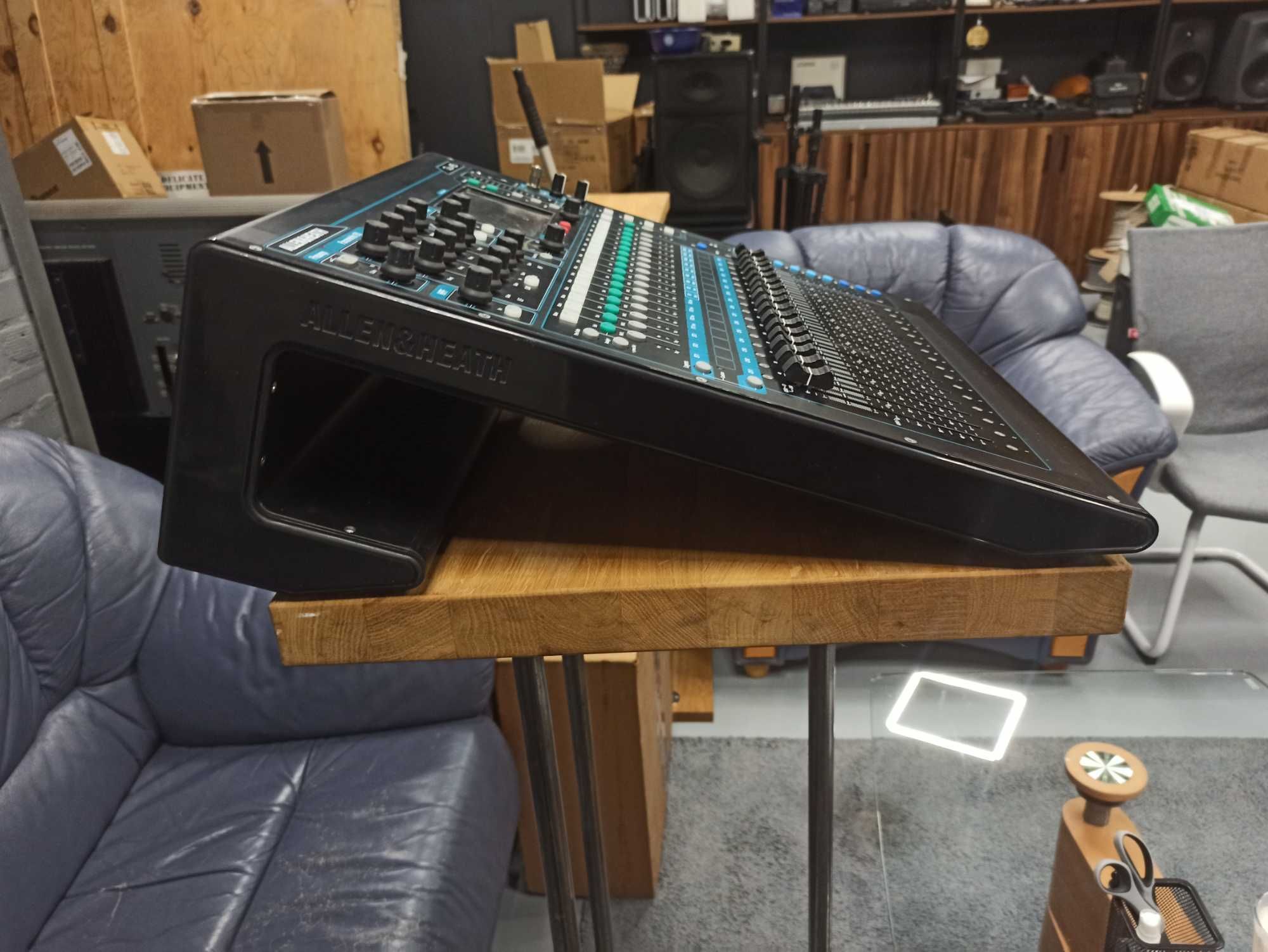 Цифровой Микшерный Пульт Allen & Heath QU-16