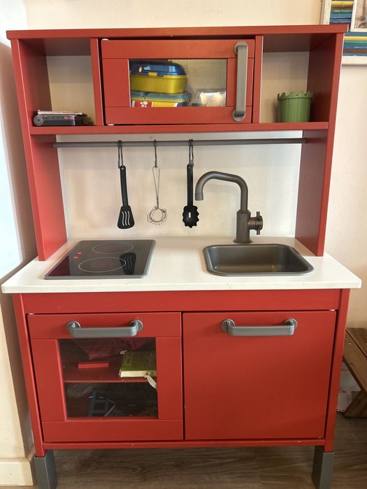Cozinha criança ikea vermelha
