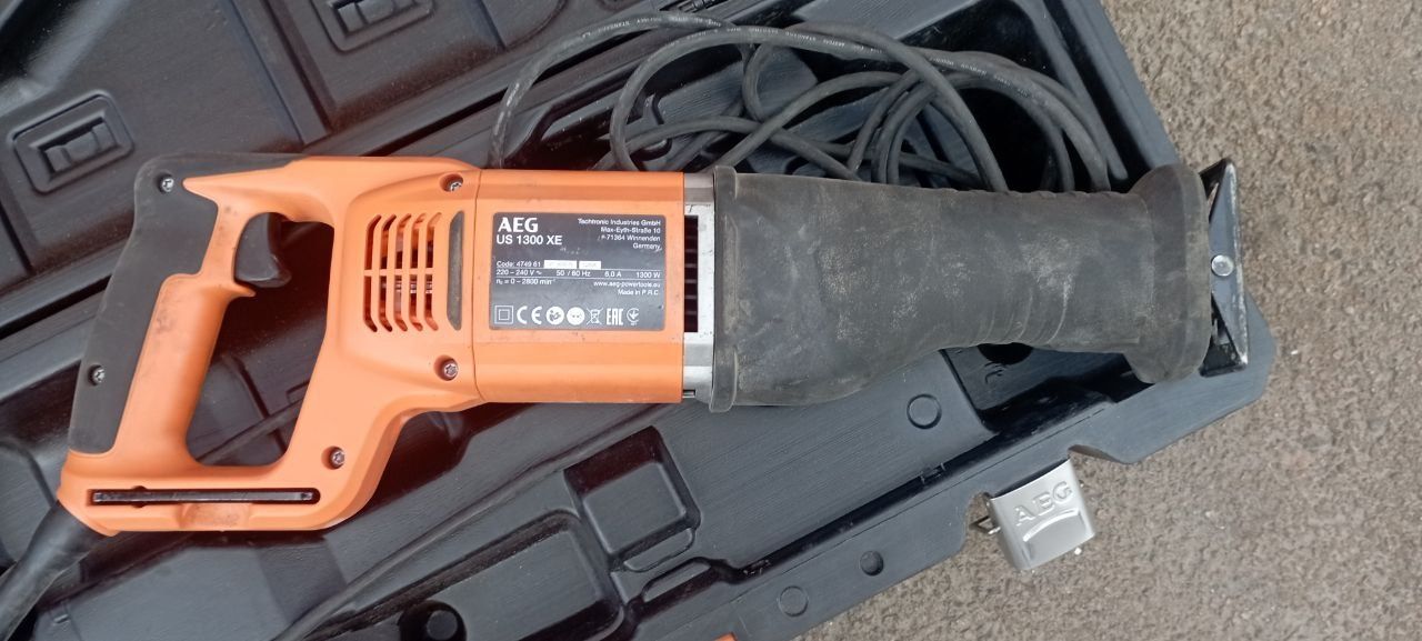 Сабельная пила АEG US 1300 XE