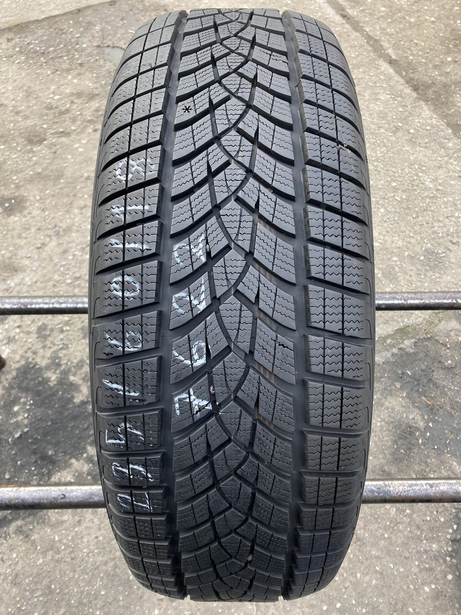 235/60/18 Goodyear Ultra Grip Performance Suv Gen-1 107H