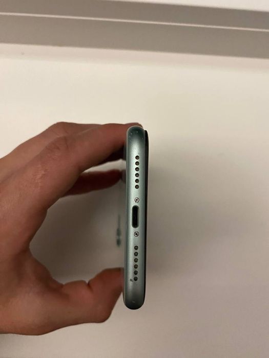 Айфон 11 із вздутою батареєю