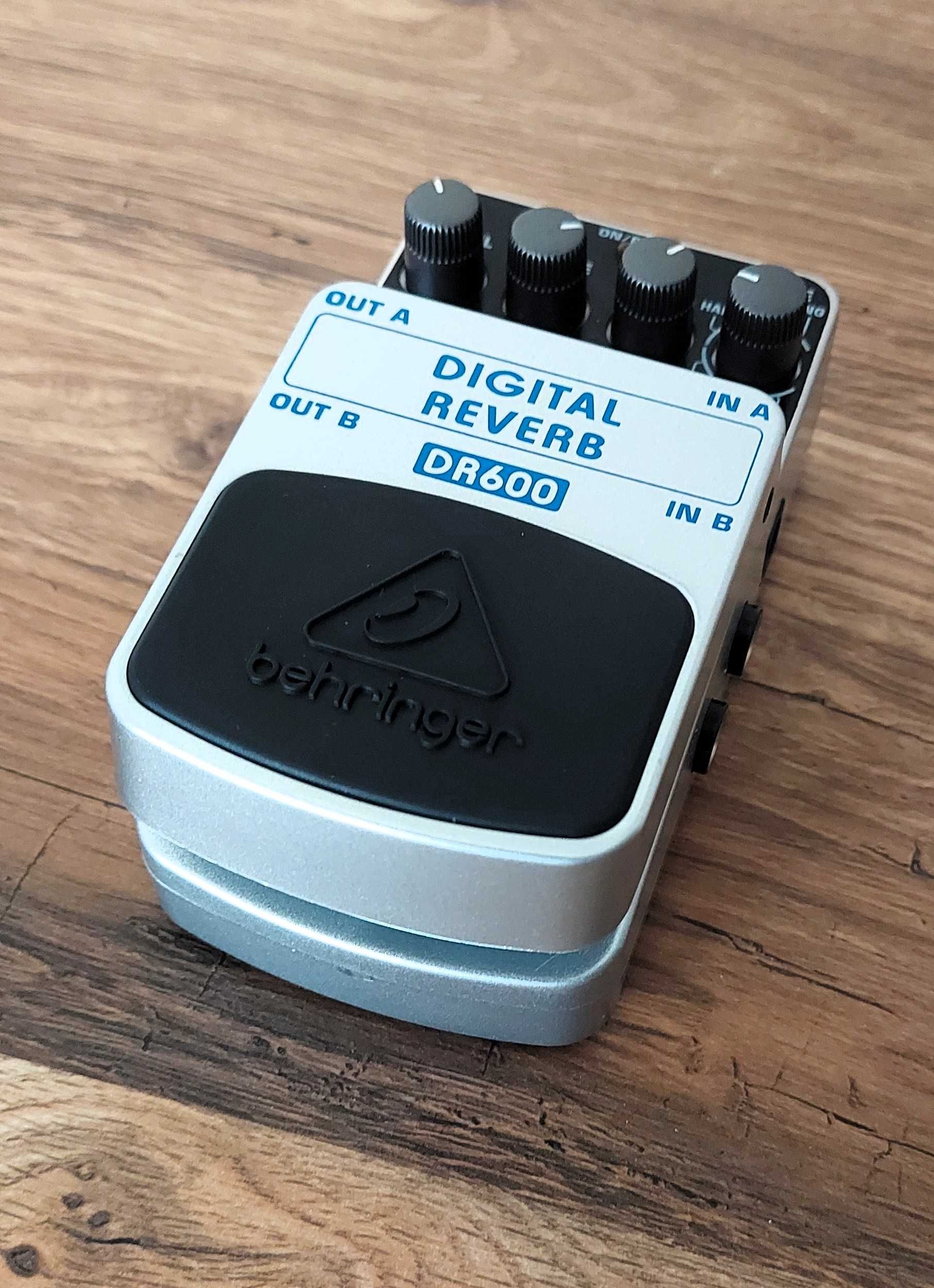 Efekt gitarowy BEHRINGER Digital Reverb DR600 - stan doskonały