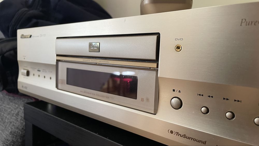 CD Pioneer DV-737