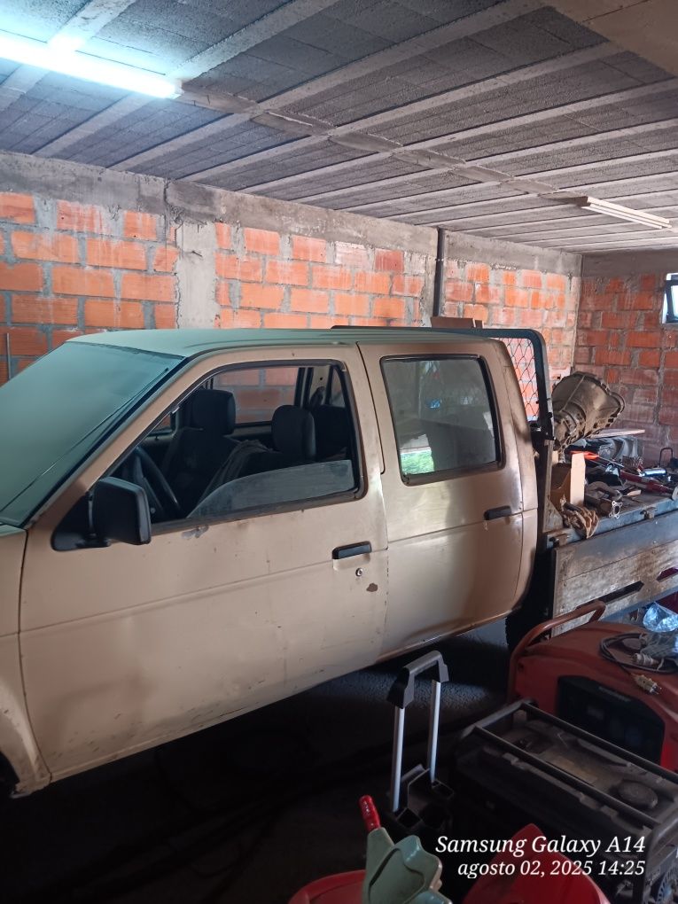 Nissan D21 4x4 cabine dupla