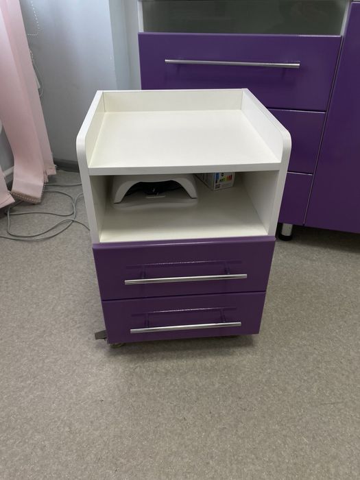 Мебель для мастера маникюра, стол, тумбочка