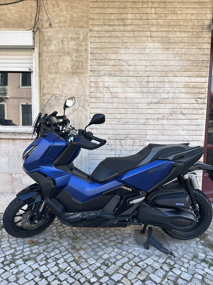 Maxi Scooter Honda ADV 350
