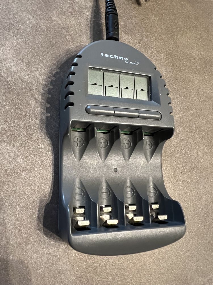 Зарядное устройство Technoline BC 450