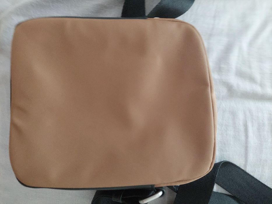 Bolsa Tommy Hilfiger.