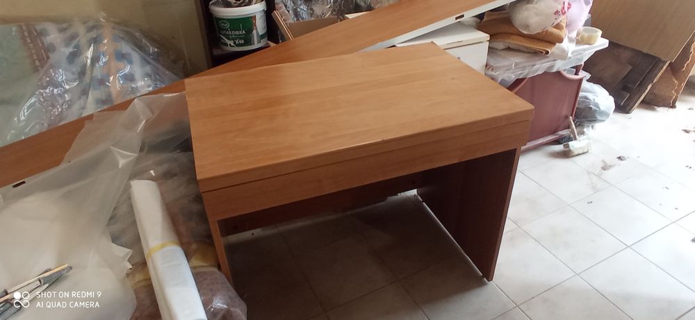 Продам небольшой письменный стол 0,90×0,60 см. Высота 0,75