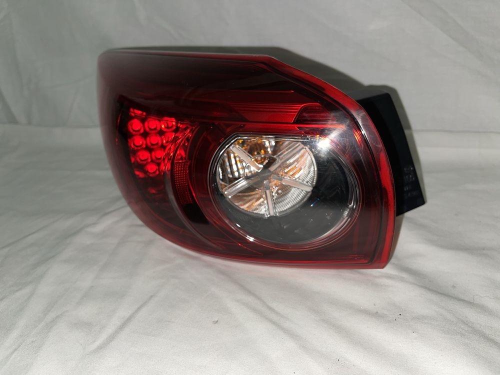 Lampa Prawy Tył w Błotnik Mazda III 13-18r.