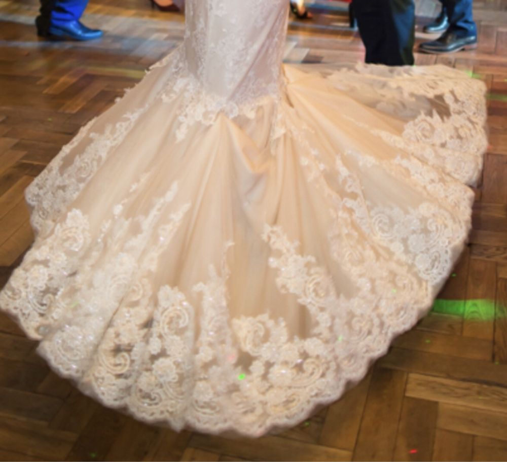 Suknia ślubna 42-44 ecru beż tren rękaw koronka syrenka