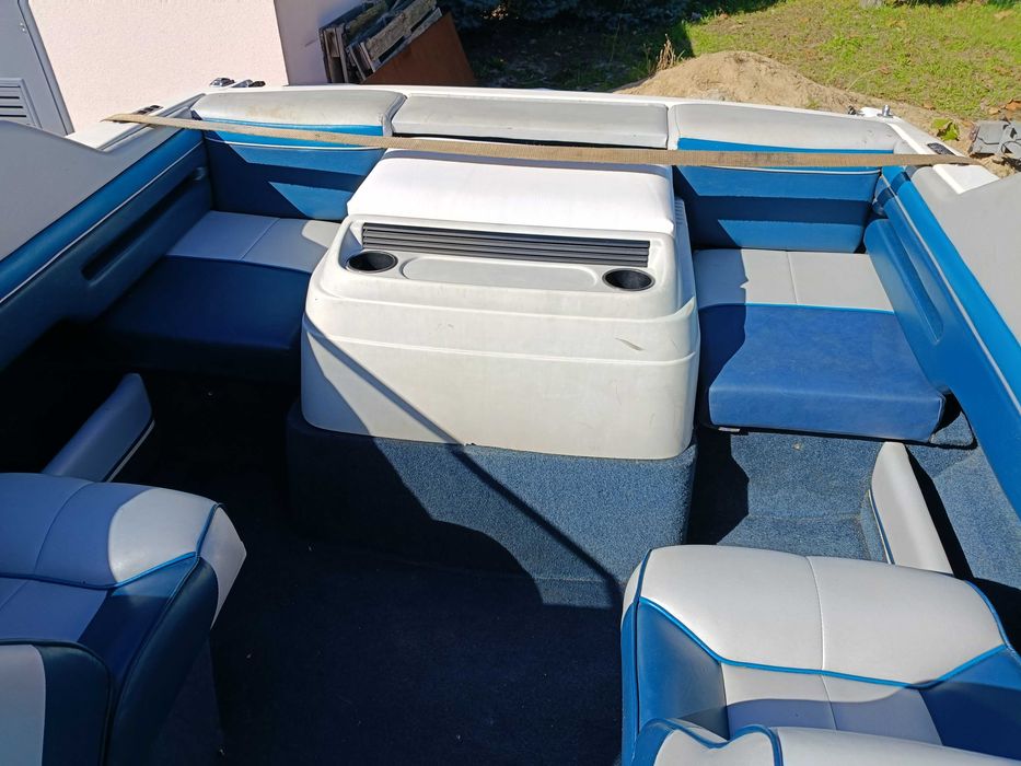 Bayliner  Capri 2052