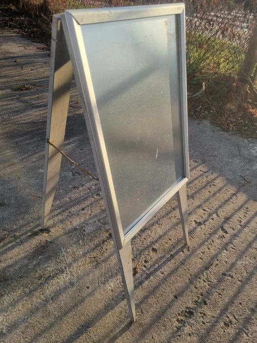 Potykacz reklama czytelny