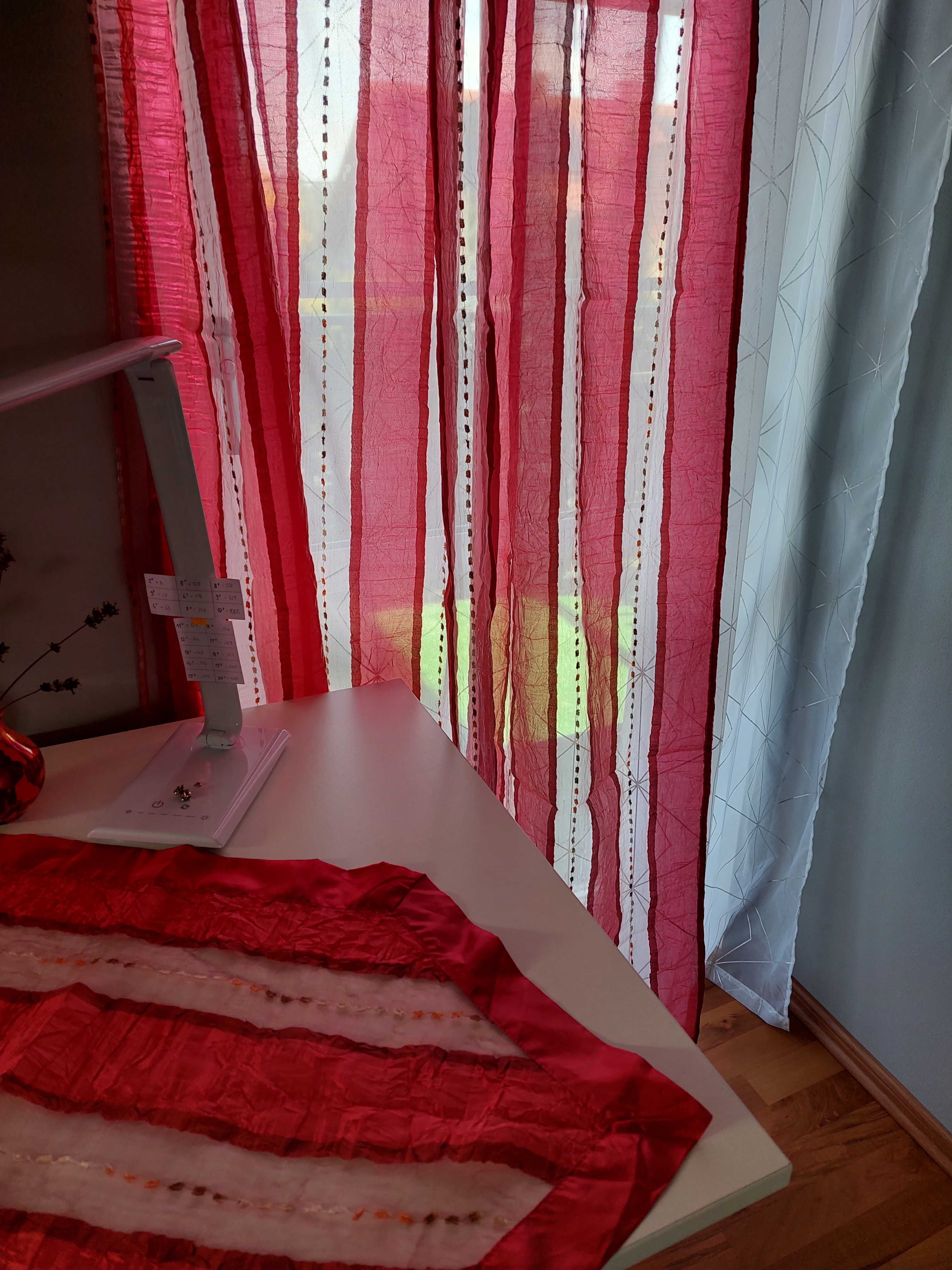 Firana czerwona  z bieżnikiem, komplet, -30 zł