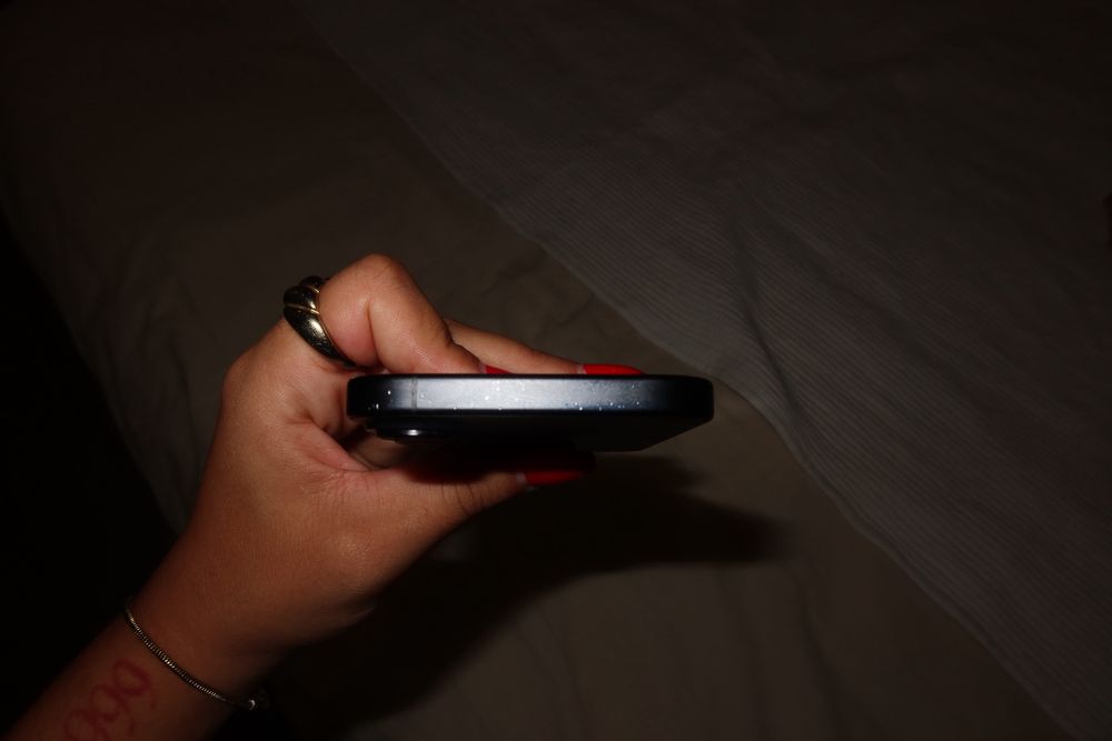 iPhone 16 - 256GB (carregador original + capa)