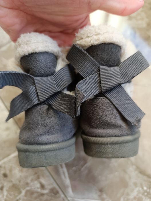 Дитячі чобітки( уги)