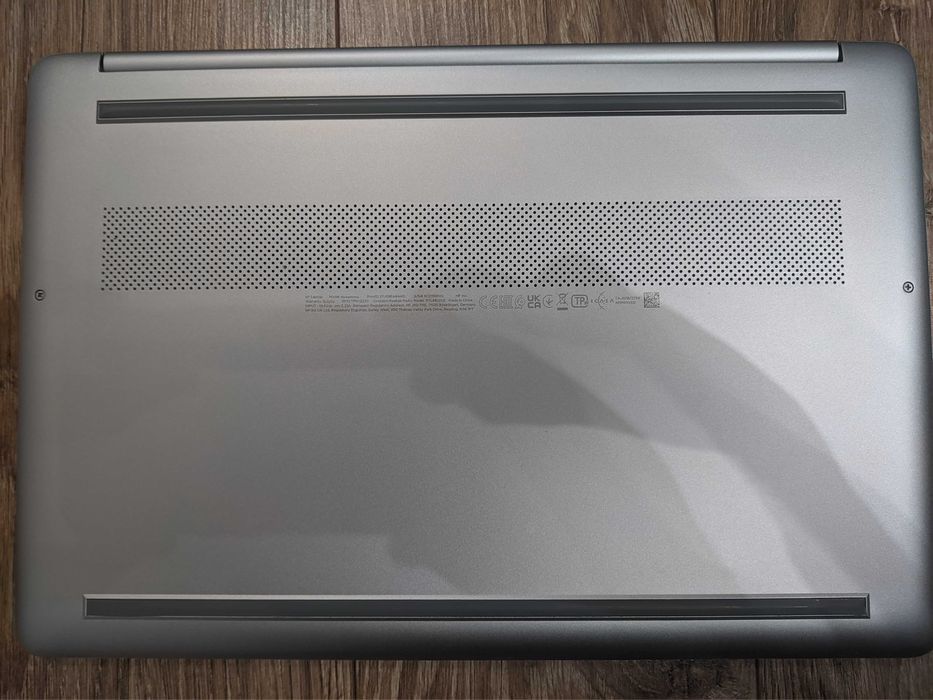 Laptop HP  15.6" Ryzen 5 4500U, 6 rdzeni, 8GB/500GB Super Stan