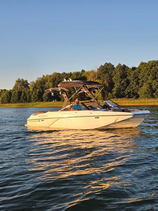 Motorówka Axis A20 wakesurf wakeboard 11 osobowa