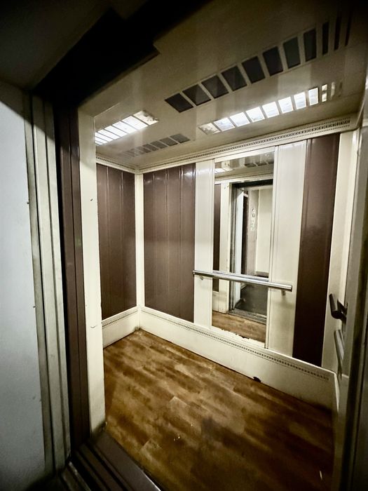 Малишка, 37 До метро 3 хвилини пішки Готівка або безготівковий розрах.