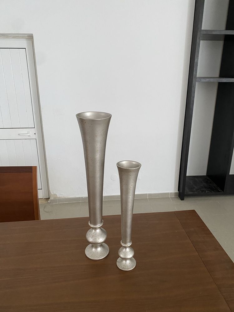 Vasos de metal para decoração