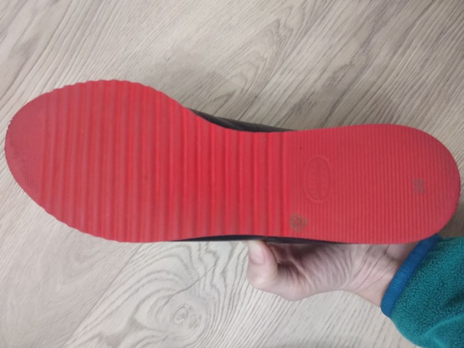 Продам майже нові шкіряні лофери Mio Parenti