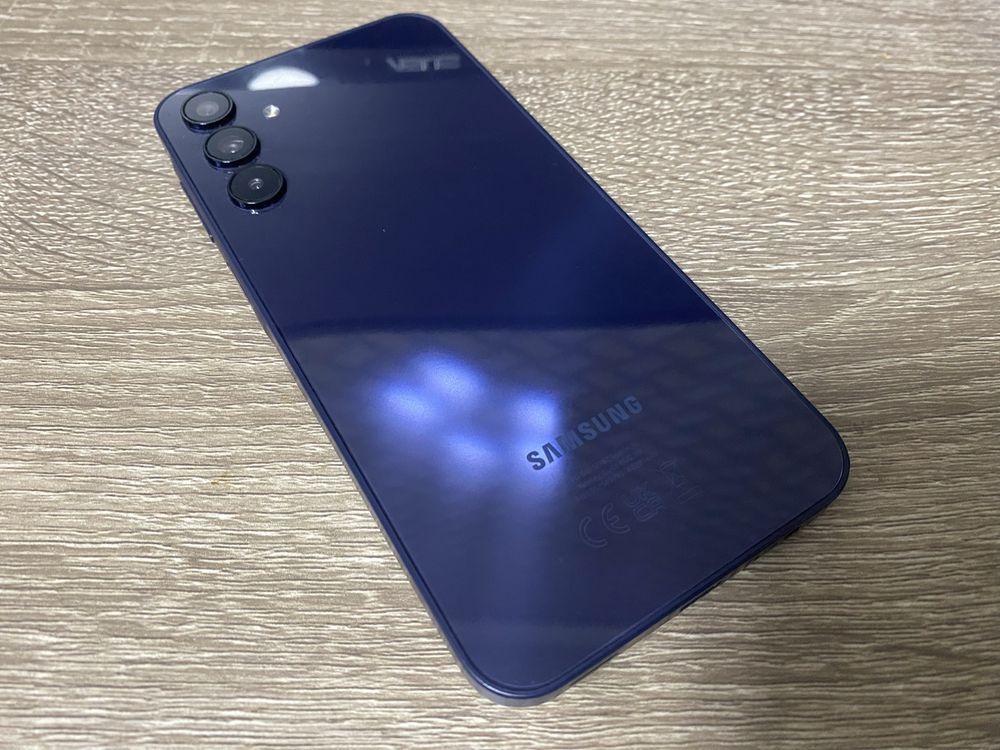 ТЕРМІНОВО продам смартфон Samsung Galaxy A15