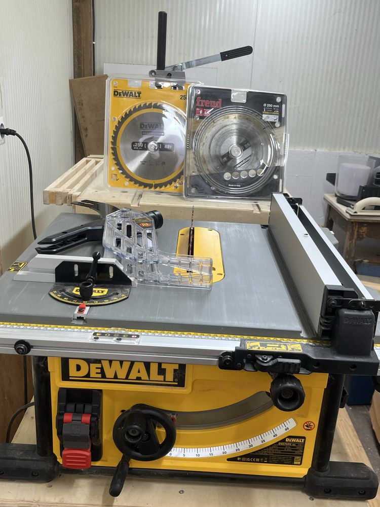 Serra de mesa DeWalt 2000W 250mm DWE7492