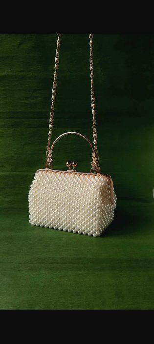 Exclusiva e Única Mala de Pérolas Brancas para Senhora