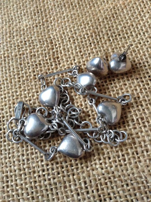 набор украшений из серебра.