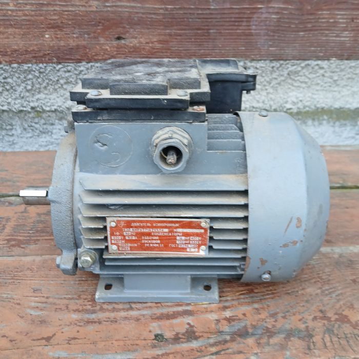 Електродвигун,верхня кришка до бетономішалки,,електротример і електрод