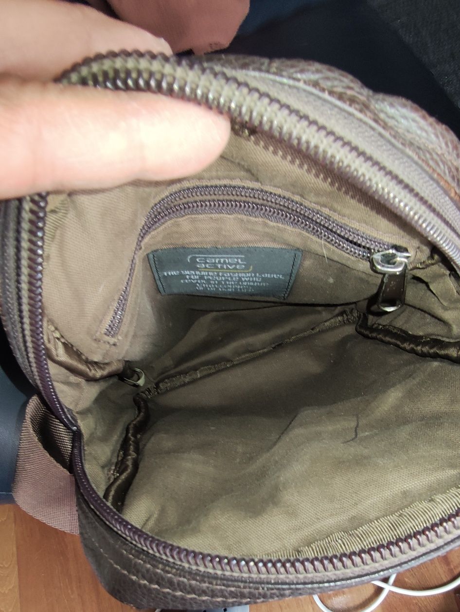 Bolsa a tiracolo  castanha- Camel active -
em pele natural