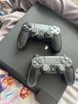 Konsola ps4 pro.