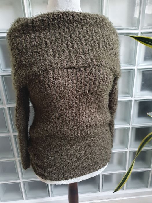 Sweter z ciekawym dekoltem/golfem nowy