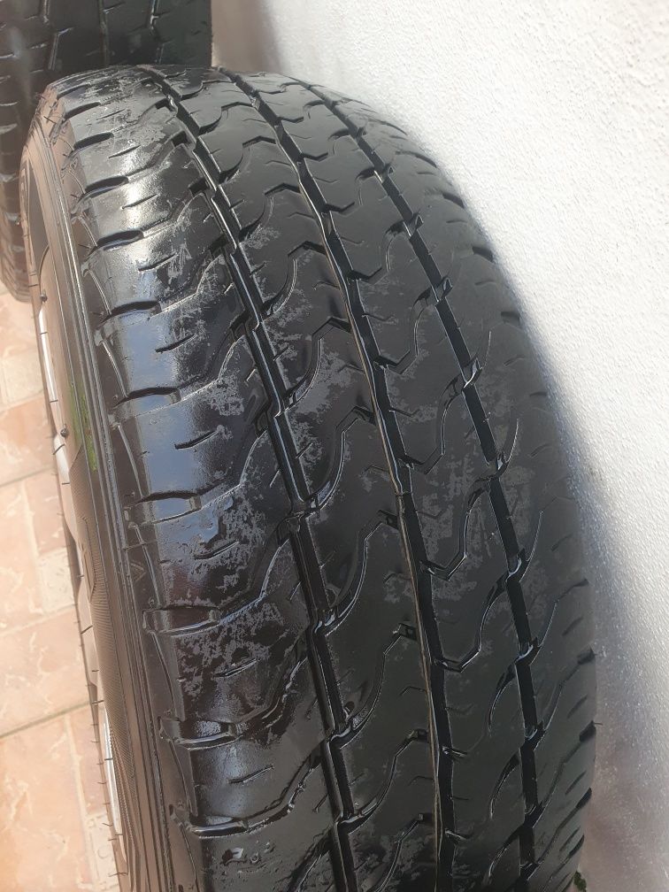 4 jantes vw caravelle T5 com pneus Dunlop 215/65 R16