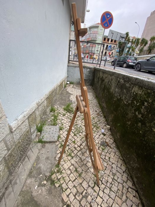 Cavalete em bom estado