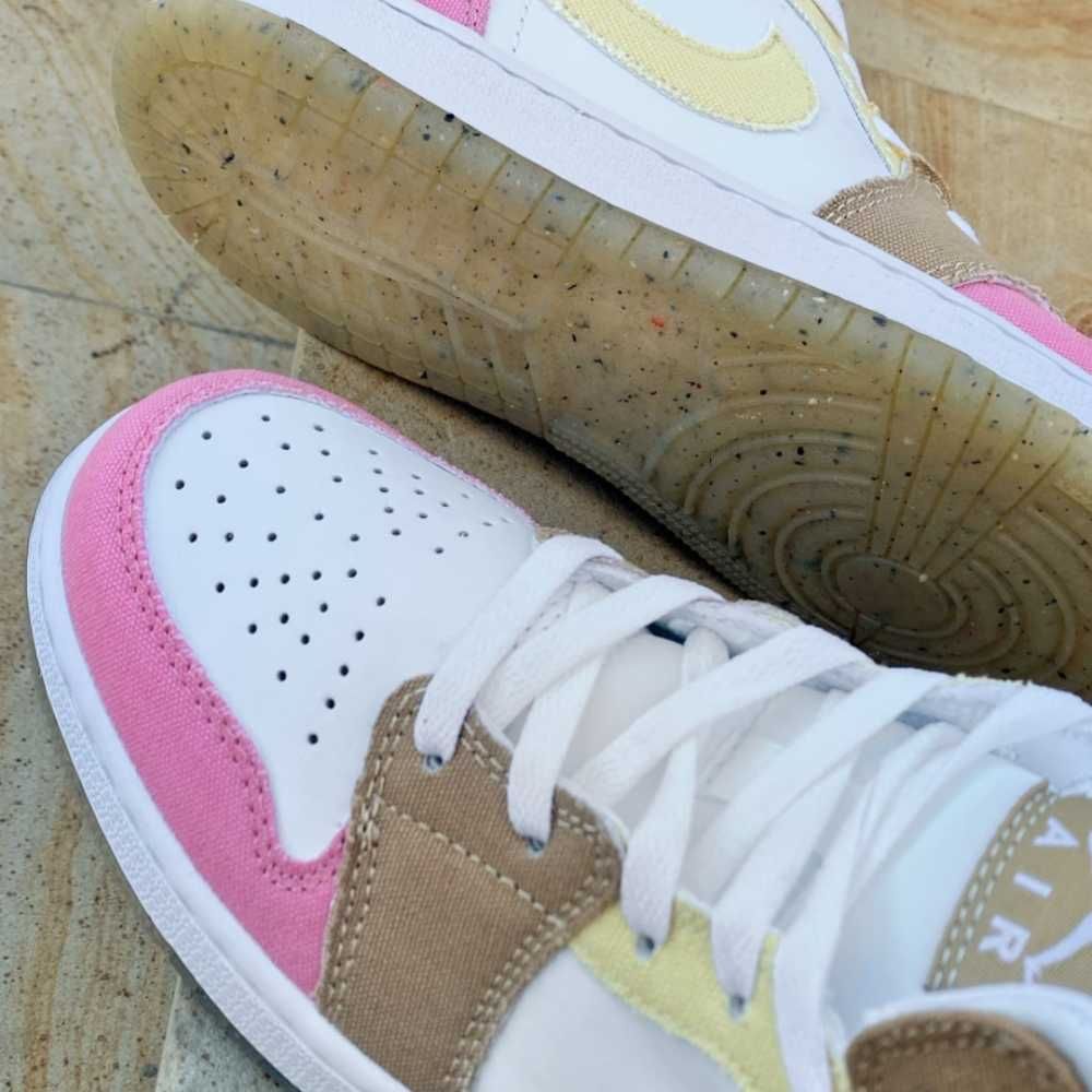 В наявності Кросівки Nike Air Jordan 1 Pink Yellow White жіночі онлайн