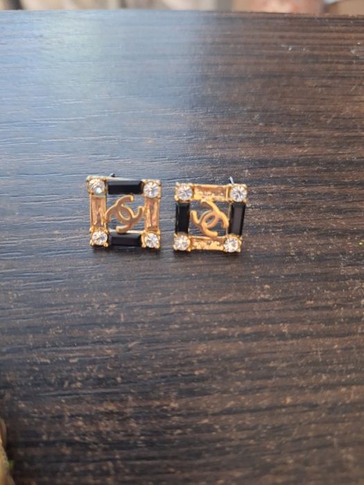 Якісна біжутерія. Браслети, підвіски, годинник