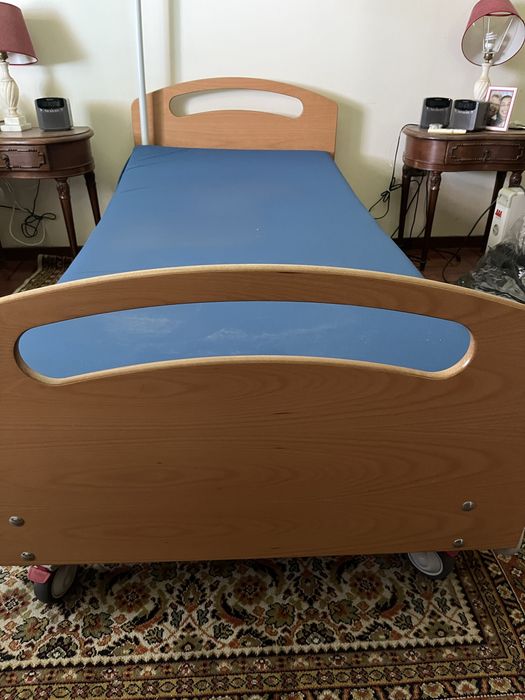 Cama articulada electrica  em muito bom estado