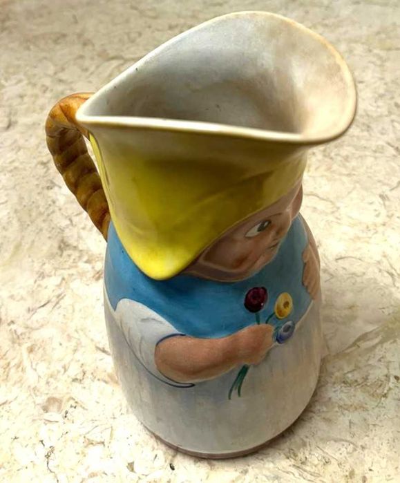 Jarro antropomórfico, formato boneca Holandesa, ano de fabrico 1945